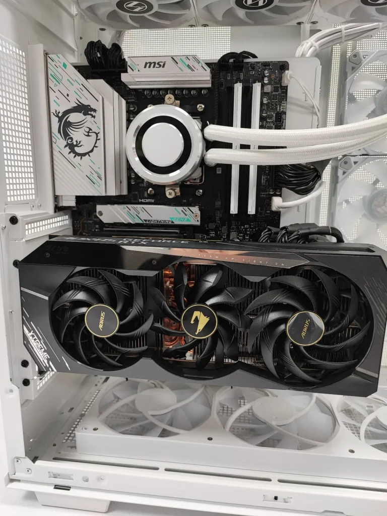 سیستم سفید با کیس Lian Li و AORUS RTX Xtreme – عکس 1