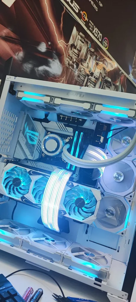 سیستم سفید با کیس Lian Li و مادربرد ROG – عکس 1